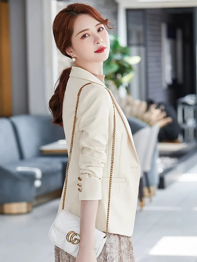 Маленький женский костюм Slim Fit Ele Jaet, осень 2023, модный повседневный костюм из полиэфирного волокна, против морщин, длинная пуговица све
Маленький женский костюм Slim Fit Ele Jaet, осень 2023, модный повседневный костюм из полиэфирного волокна, против морщин, длинная пуговица све