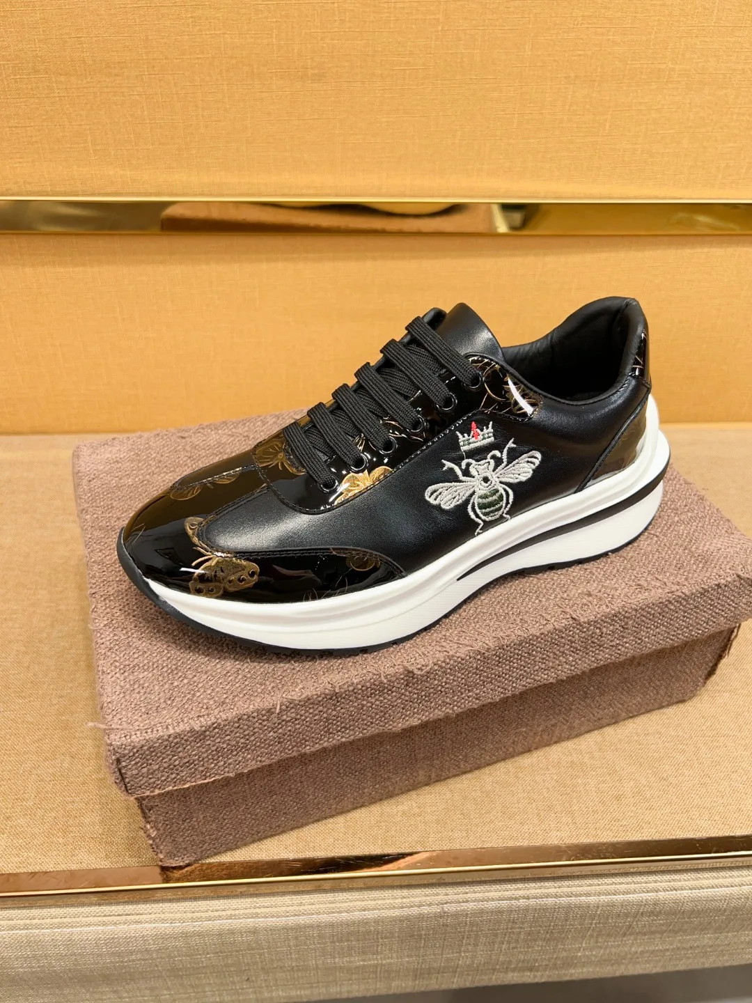 Men's Genuine Leather Casual Running Shoes Lace-Up Breathable Outdoor Comfortable Sports Sneakers
Men's Genuine Leather Casual Running Shoes Lace-Up Breathable Outdoor Comfortable Sports Sneakers