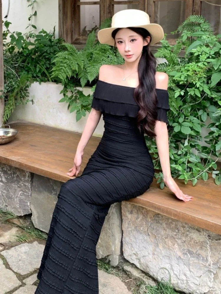 Elegant Pure Desire Style One-Shoulder Long Dress with Pleated Slimming Waist Black Split Wrap around Body Summer Dress
Elegant Pure Desire Style One-Shoulder Long Dress with Pleated Slimming Waist Black Split Wrap around Body Summer Dress