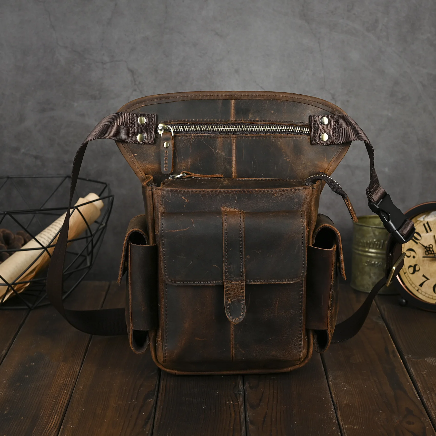 Crazy Horse Leather Shoulder Bags 11 inch Men Waist Bags Large Capacity Solid Vintage Handbags Men Outddor Belt Waist Bags
Crazy Horse Leather Shoulder Bags 11 inch Men Waist Bags Large Capacity Solid Vintage Handbags Men Outddor Belt Waist Bags