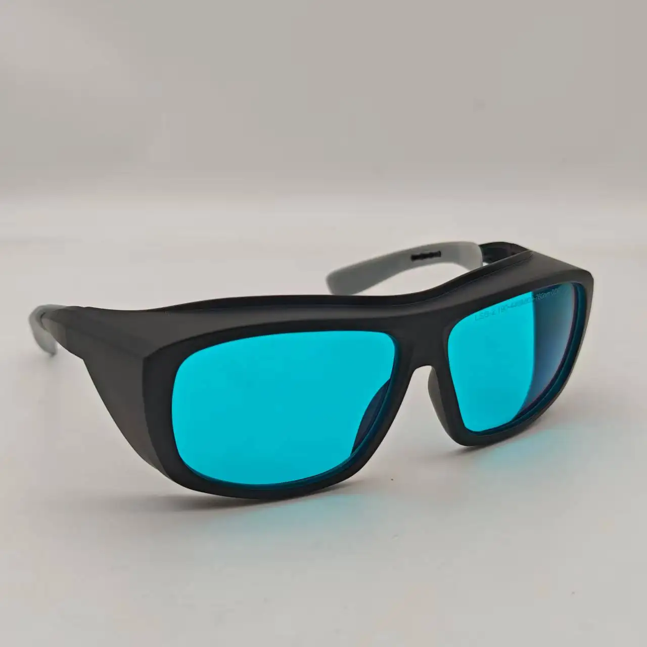 Red Laser Safety Glasses For 266nm 355nm 635nm 650nm 660nm 694nm Lasers OD6+ VLT 75%
Red Laser Safety Glasses For 266nm 355nm 635nm 650nm 660nm 694nm Lasers OD6+ VLT 75%