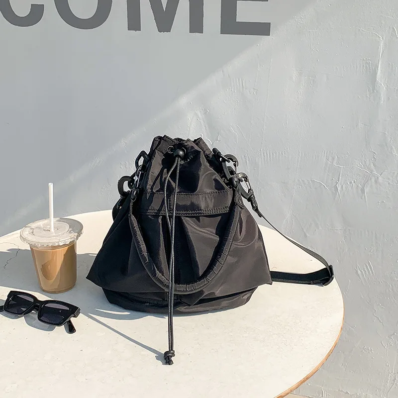 Drawstring pleated women's single shoulder crossbody bag large capacity casual all-in-one portable nylon bucket bag
Drawstring pleated women's single shoulder crossbody bag large capacity casual all-in-one portable nylon bucket bag