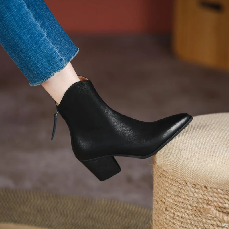 NEW Fall/Winter Women Shoes Pointed Toe Chunky Heel Boots Genuine Leather Black Boots for Women Fashion Hight Heel Modern Boots
NEW Fall/Winter Women Shoes Pointed Toe Chunky Heel Boots Genuine Leather Black Boots for Women Fashion Hight Heel Modern Boots