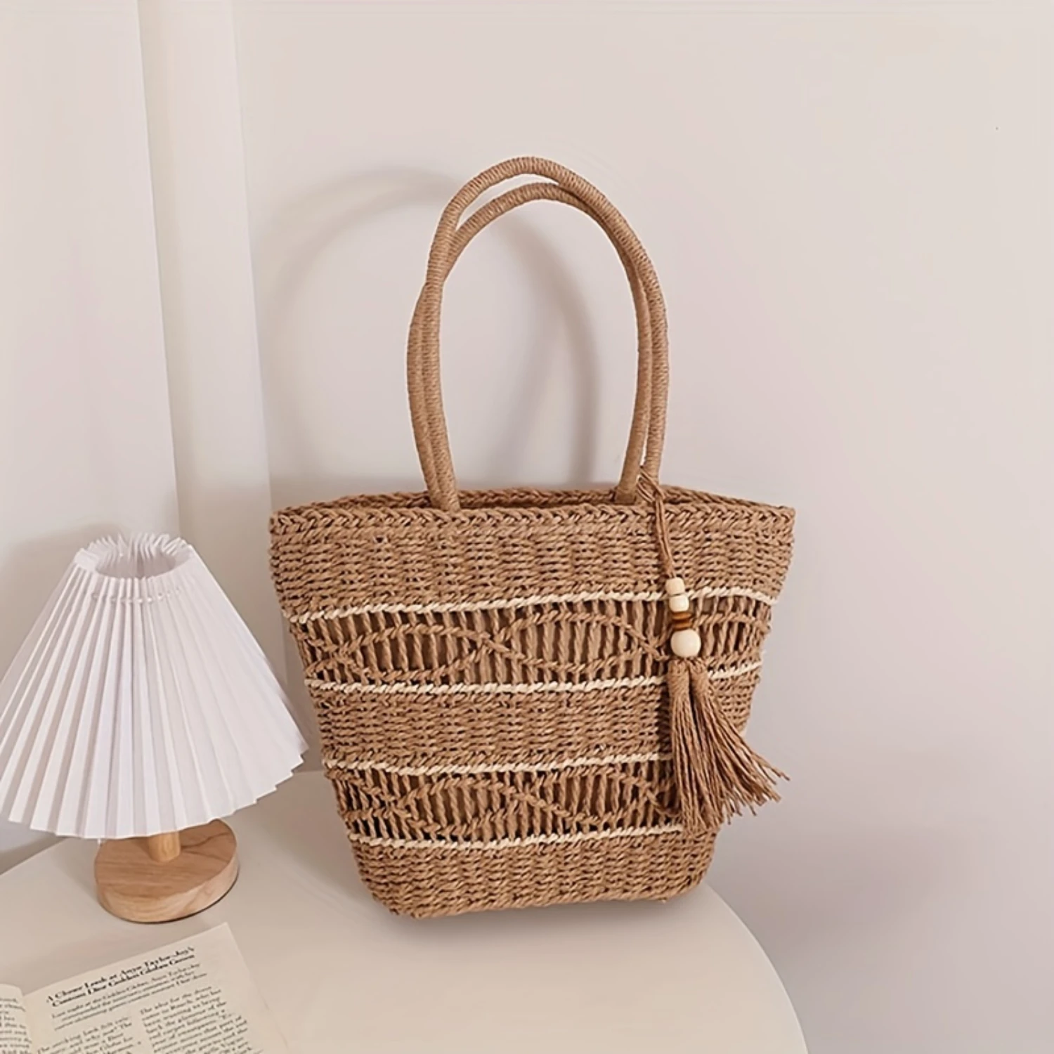 Hand-woven Tassel Decor Straw Bag, Large Round Shoulder Tote for Women, Casual Vacation Beach Bag with Solid Color - Ideal for T
Hand-woven Tassel Decor Straw Bag, Large Round Shoulder Tote for Women, Casual Vacation Beach Bag with Solid Color - Ideal for T