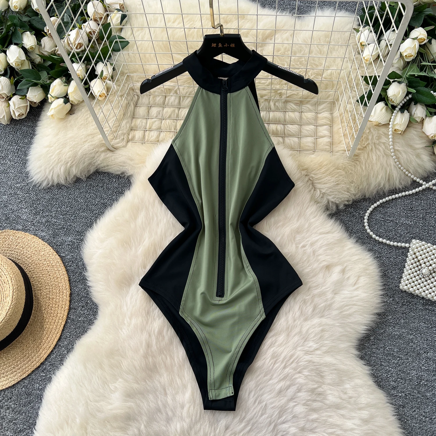 Женский Ins шикарный боди на молнии хитового цвета, женский комбинезон с лямкой на шее и воротником-стойкой, комбинезон, женский купальник без рукавов для плавания
Женский Ins шикарный боди на молнии хитового цвета, женский комбинезон с лямкой на шее и воротником-стойкой, комбинезон, женский купальник без рукавов для плавания