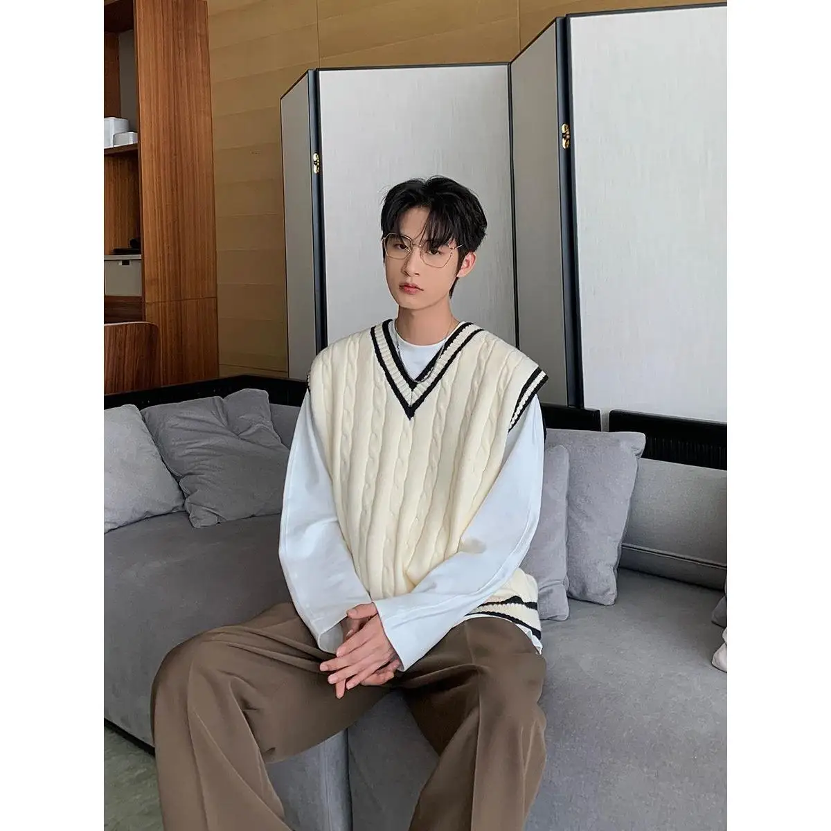 Korean Sle V-Ne Knitted Vest Men's Color Blo Svel Sweater Spring Autumn Couple's oulder Line Outerwear
Korean Sle V-Ne Knitted Vest Men's Color Blo Svel Sweater Spring Autumn Couple's oulder Line Outerwear