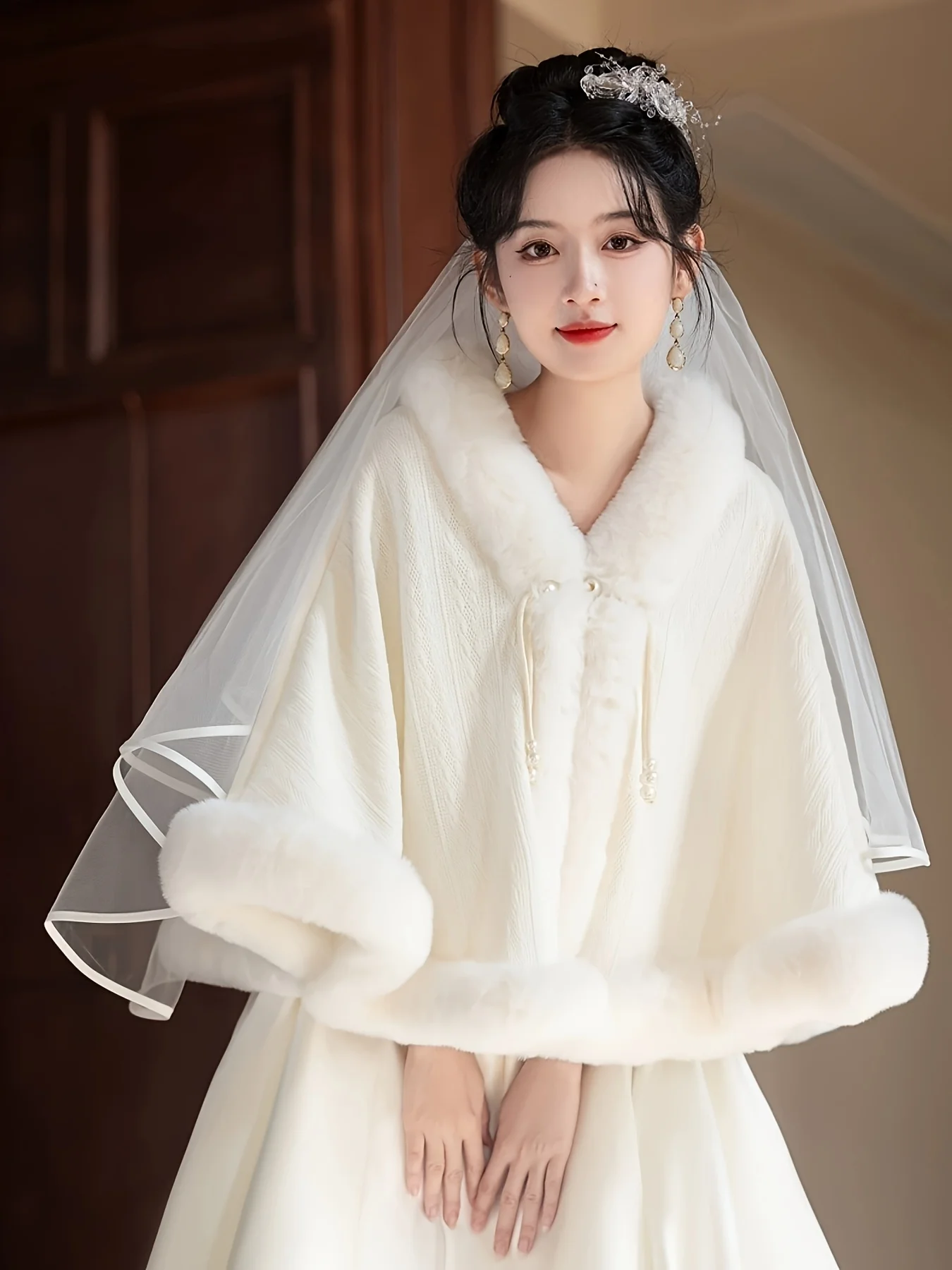 Women's Faux Fur Trim Cape Shawl Pearl lace decoration Elegant Knitted Cloak Wrap for Winter Weddings & Evening Parties
Women's Faux Fur Trim Cape Shawl Pearl lace decoration Elegant Knitted Cloak Wrap for Winter Weddings & Evening Parties