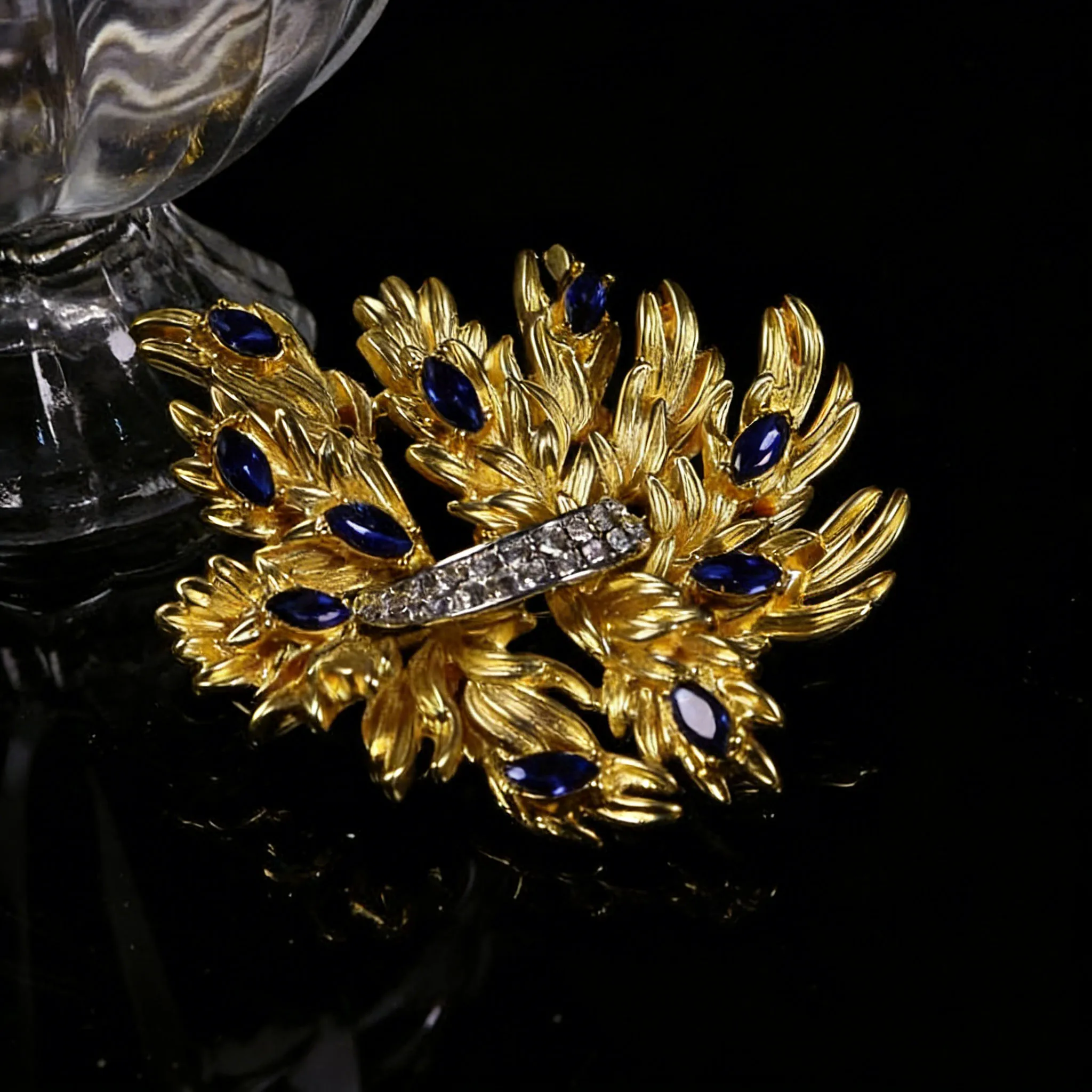 Vintage Floral Brooch Electroplated Real Gold Rhinestones Palace-Style Flower Brooch Jewelry Accessories Birthday Gift for Women
Vintage Floral Brooch Electroplated Real Gold Rhinestones Palace-Style Flower Brooch Jewelry Accessories Birthday Gift for Women