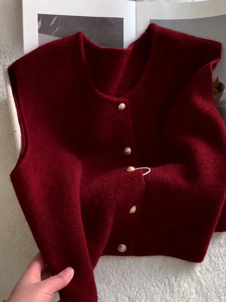 Retro European Style Knitted Sweater Vest Women's Autumn Winter Fashionable Layering Single Button Red New Year's Clothing
Retro European Style Knitted Sweater Vest Women's Autumn Winter Fashionable Layering Single Button Red New Year's Clothing