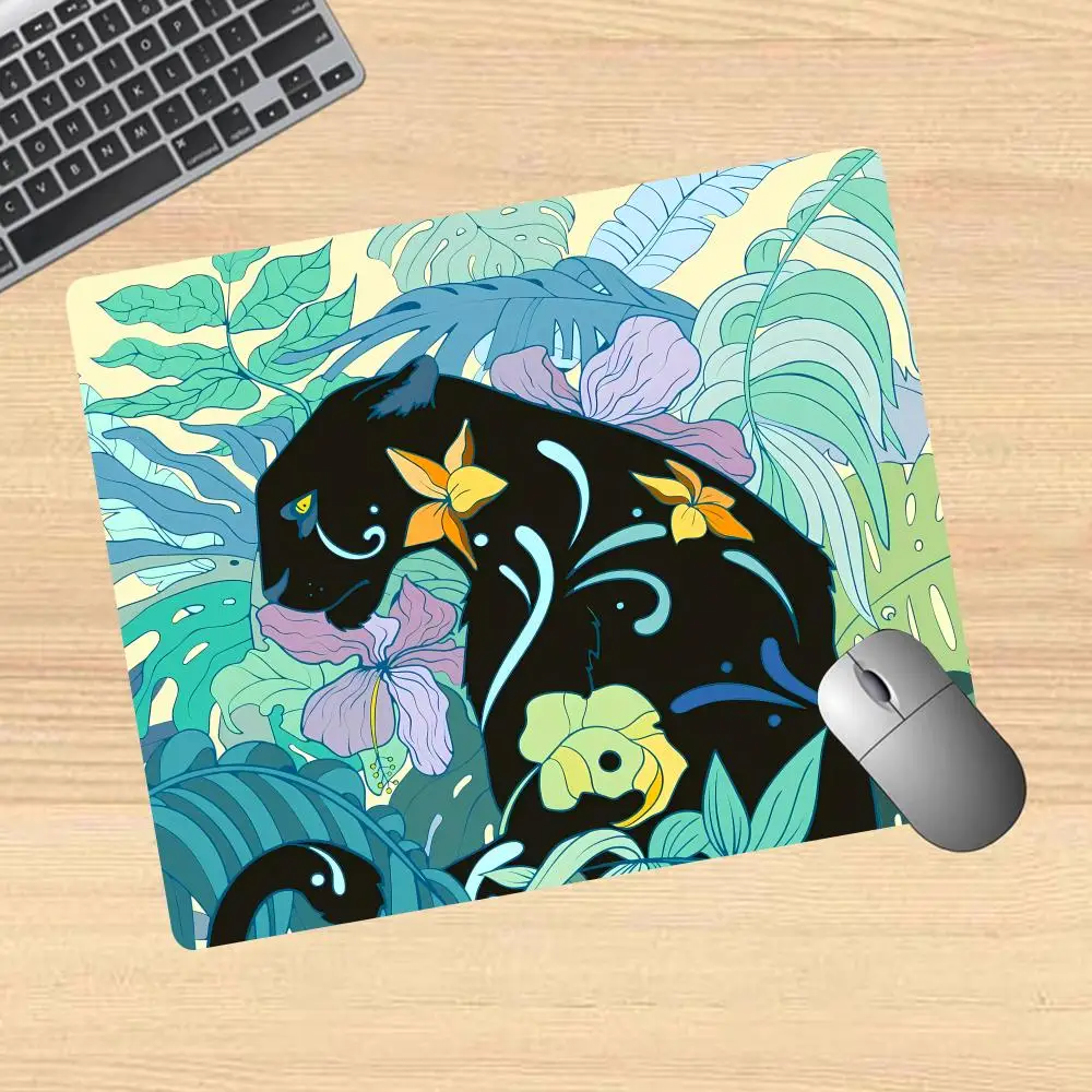 Креативный черный коврик для мыши с изображением леопарда, небольшой игровой коврик для мыши, коврик для клавиатуры и мыши, коврик для компьютерного стола
Креативный черный коврик для мыши с изображением леопарда, небольшой игровой коврик для мыши, коврик для клавиатуры и мыши, коврик для компьютерного стола