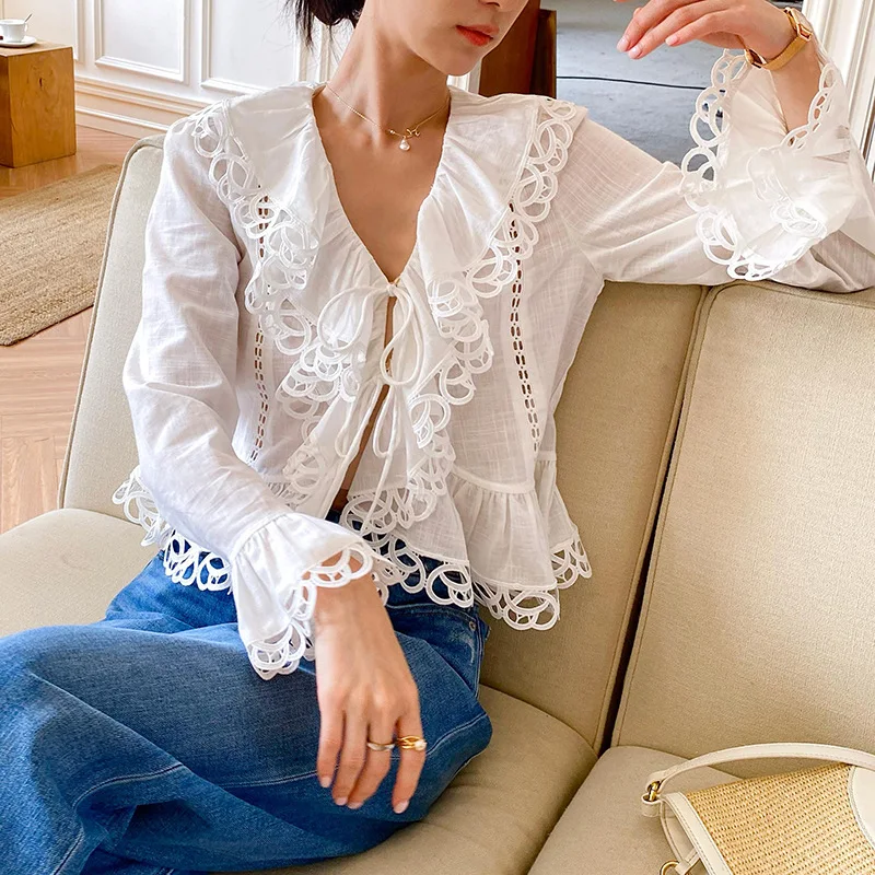 Fench Style Lace Up Ruffles Blouse Shirt Women Autumn Spring Long Sleeve Cotton White Cropped Casual V-neck Sexy Ladies Tops
Fench Style Lace Up Ruffles Blouse Shirt Women Autumn Spring Long Sleeve Cotton White Cropped Casual V-neck Sexy Ladies Tops