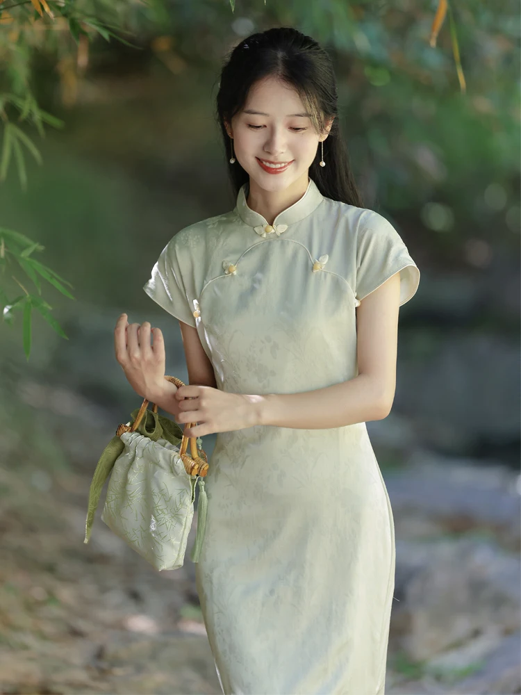 Slimming Floral Embroidery Short Sleeve Dress Waist Cinching Double Lapel Traditional Chinese Costume Women's Fashion
Slimming Floral Embroidery Short Sleeve Dress Waist Cinching Double Lapel Traditional Chinese Costume Women's Fashion