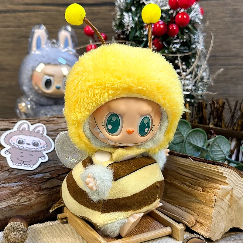 Для/Clothe 17 см одежда Labubu V1V2V3 Labubu сидячее платье Lablaba виниловая кукольная одежда набор платьев для куклы пчелы для смены
Для/Clothe 17 см одежда Labubu V1V2V3 Labubu сидячее платье Lablaba виниловая кукольная одежда набор платьев для куклы пчелы для смены