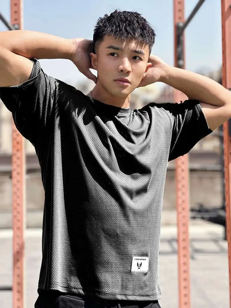 Sports Short Sleeved T-shirt Men's Summer Quick Drying Mesh Round Neck T-shirt Fitness Basketball Casual Training Top
Sports Short Sleeved T-shirt Men's Summer Quick Drying Mesh Round Neck T-shirt Fitness Basketball Casual Training Top