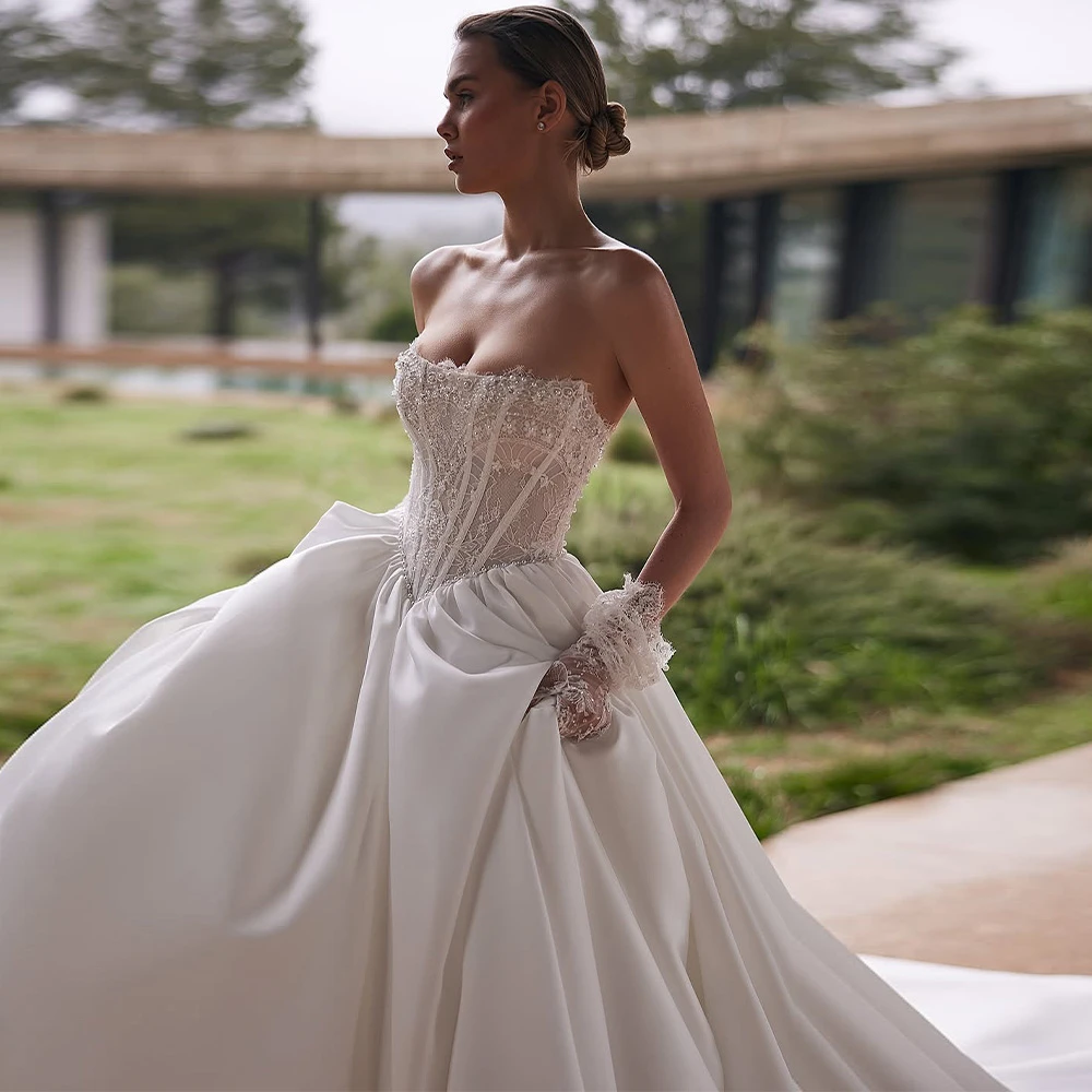 Customized Elegant White Satin Wedding Dress Formal Sweetheart Sleeveless Bridal Gowns Soft A-Line Chapel Train Vestido De Novia
Customized Elegant White Satin Wedding Dress Formal Sweetheart Sleeveless Bridal Gowns Soft A-Line Chapel Train Vestido De Novia