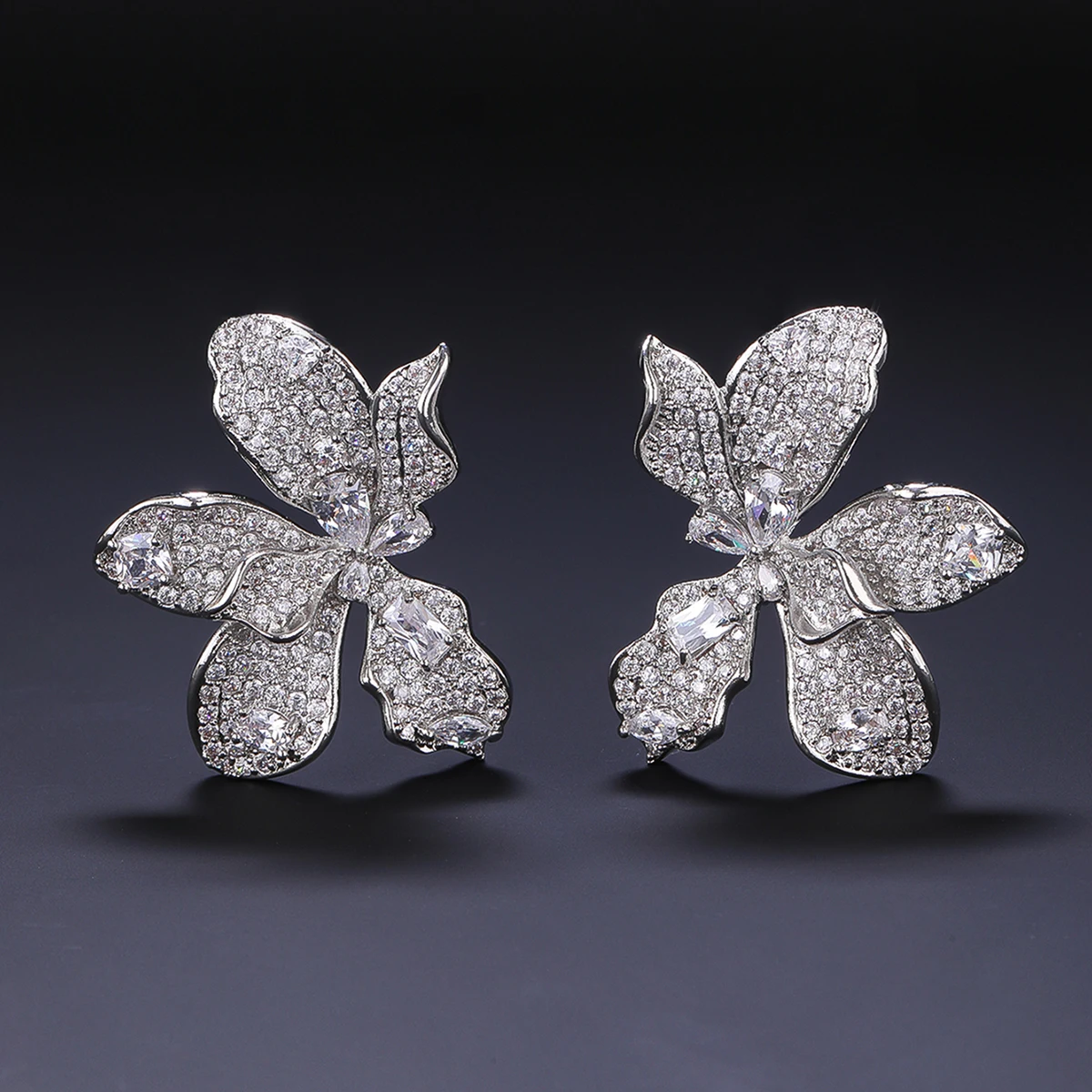 Trendy Glamour High Quality Cubic Zircon Flower Earrings Female Dinner Party Dress Accessories CE12238
Trendy Glamour High Quality Cubic Zircon Flower Earrings Female Dinner Party Dress Accessories CE12238