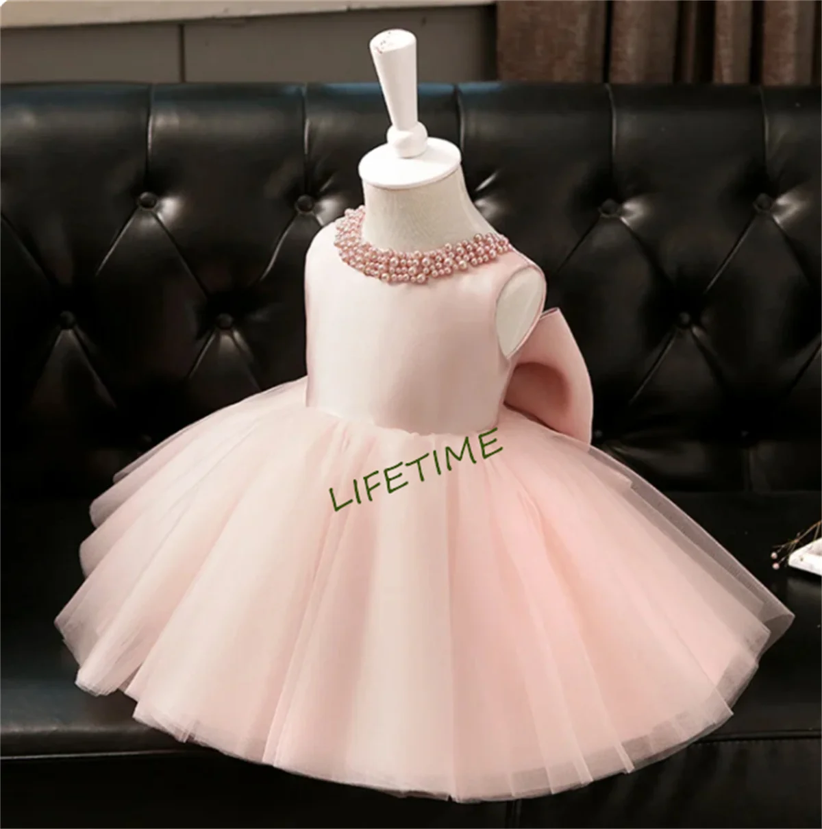 High Quality Customized Baby Girls Birthday Party Dresses with big Bow Pearls Tulle Little Princess Clothes Size 2-10Y
High Quality Customized Baby Girls Birthday Party Dresses with big Bow Pearls Tulle Little Princess Clothes Size 2-10Y