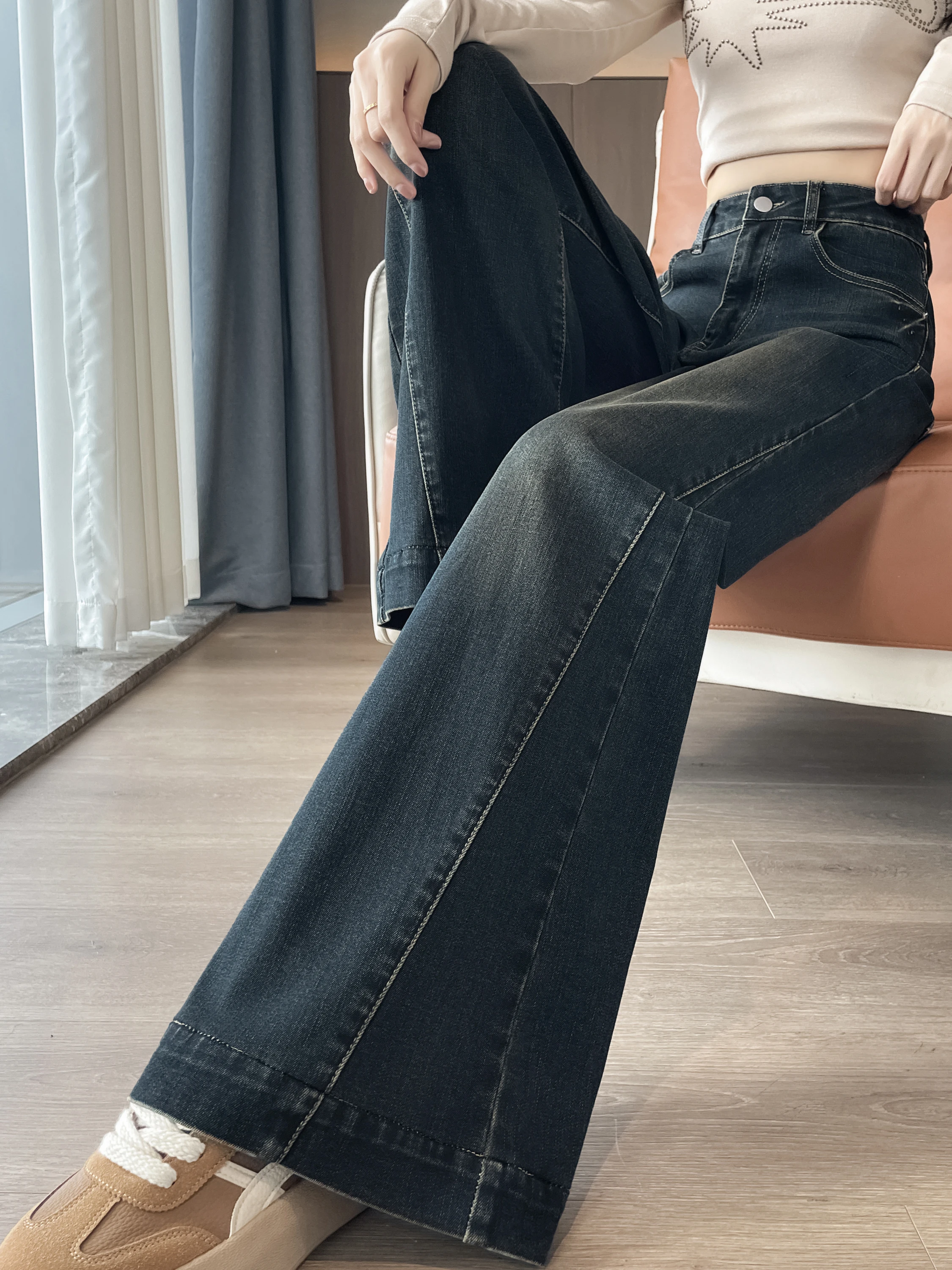 Ретро джинсы с высокой талией и широкими штанинами, синие, женские, осенне-зимние, новые, стройнящие, прямые, свободные, драпированные, в пол, с эффектом «ножа»
Ретро джинсы с высокой талией и широкими штанинами, синие, женские, осенне-зимние, новые, стройнящие, прямые, свободные, драпированные, в пол, с эффектом «ножа»