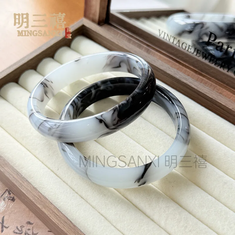 Outer Mongolia white , Hetian seed material bracelet, jade blue and whi
Outer Mongolia white , Hetian seed material bracelet, jade blue and whi