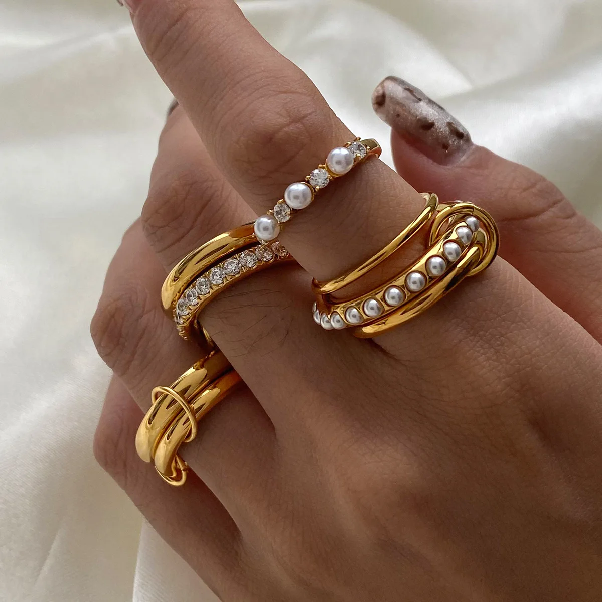 European and American Stainless Steel Stacked Pearl Rings, High-end Ins Wind Rings, Titanium Steel Hand Jewelry Rings
European and American Stainless Steel Stacked Pearl Rings, High-end Ins Wind Rings, Titanium Steel Hand Jewelry Rings