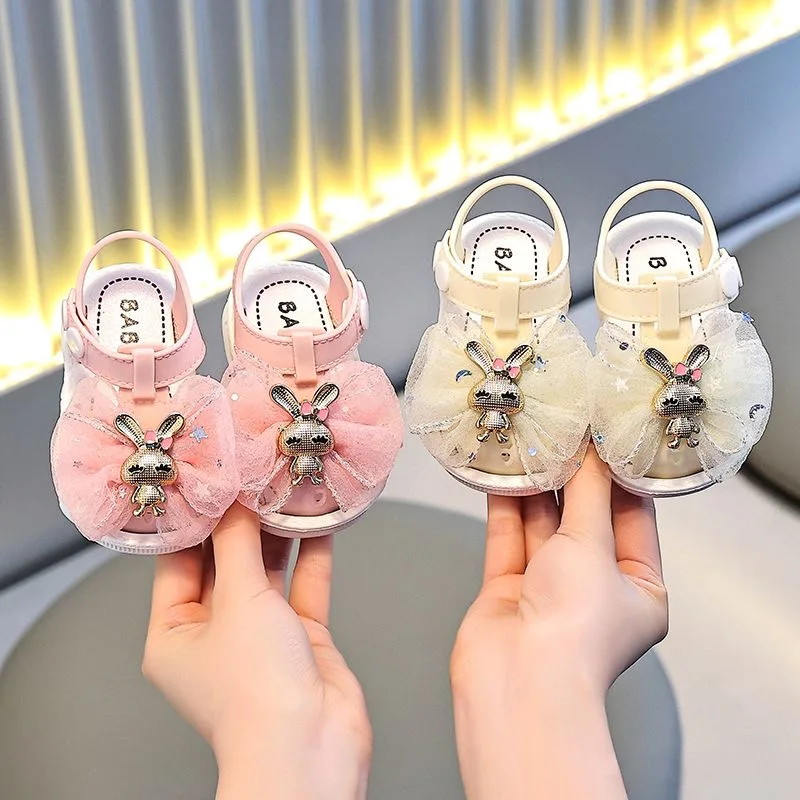 Children's girls' sandals women's summer non-slip soft bottom cute princess children's middle-aged children's baby flat shoes
Children's girls' sandals women's summer non-slip soft bottom cute princess children's middle-aged children's baby flat shoes
