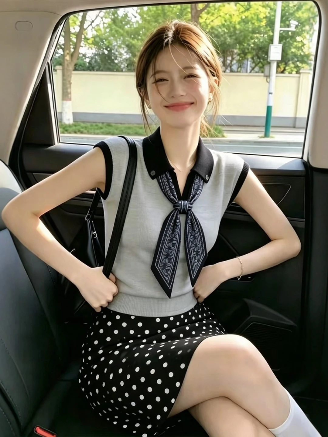 2026 New Style Age-Defying Silk Scarf Collared Grey Vest Sleeveless French Style Soft Knitted Top for Women Inner And Outer Wear
2026 New Style Age-Defying Silk Scarf Collared Grey Vest Sleeveless French Style Soft Knitted Top for Women Inner And Outer Wear