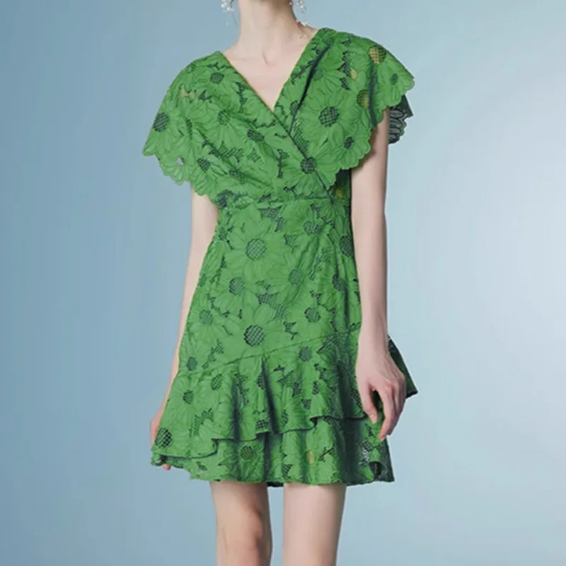 Green Lace Embroidery V-neck Dress Women Summer High Waist Tiered Ruffles Clothing Lady Streetwear Holiday Party Vestido Bodycon
Green Lace Embroidery V-neck Dress Women Summer High Waist Tiered Ruffles Clothing Lady Streetwear Holiday Party Vestido Bodycon