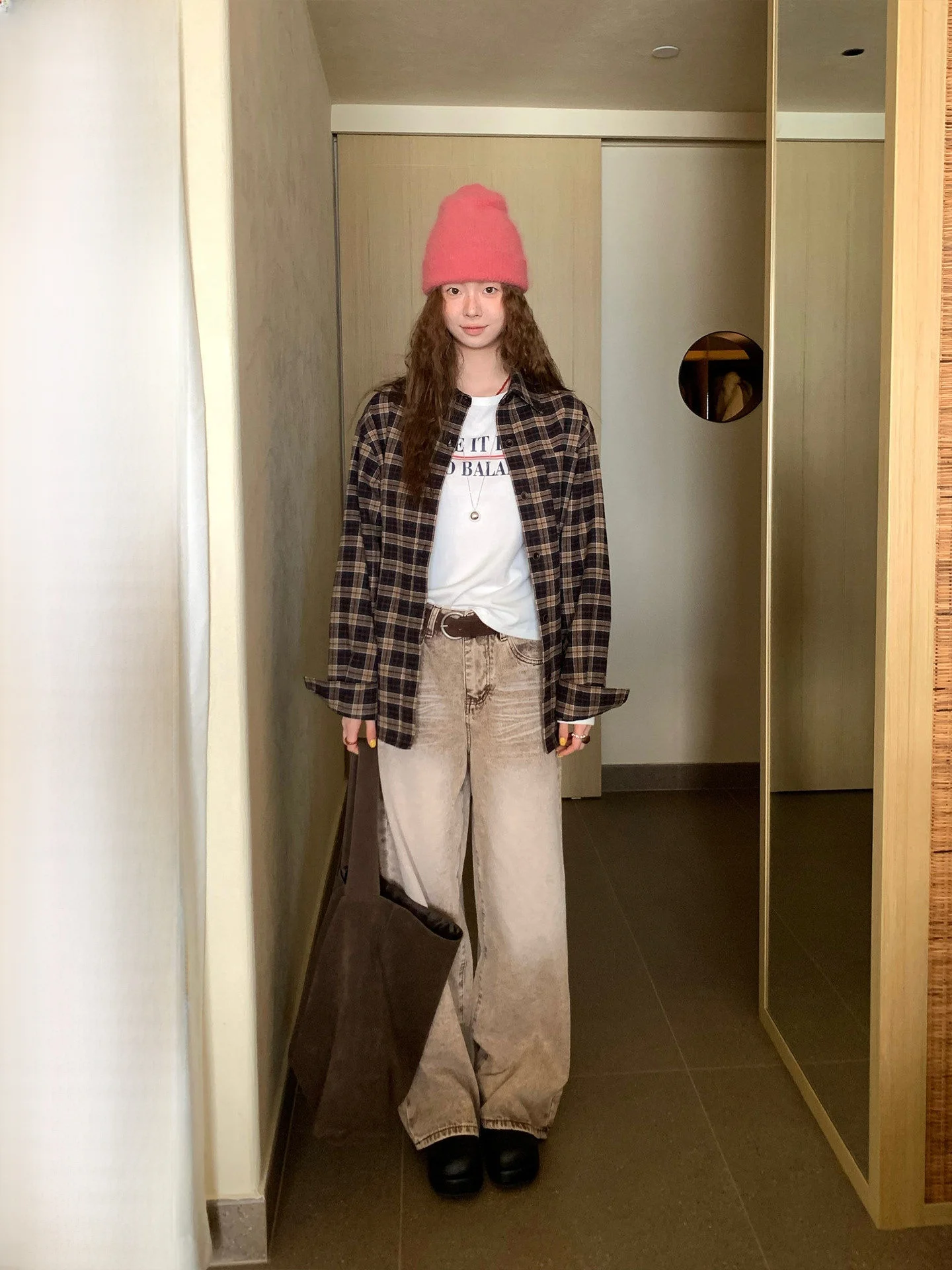 Зимнее длинное хлопковое платье-рубашка в клетку цвета хаки, свободного кроя, в корейском стиле, износостойкое, грязеотталкивающее, простое в уходе, классическое фланелевое.
Зимнее длинное хлопковое платье-рубашка в клетку цвета хаки, свободного кроя, в корейском стиле, износостойкое, грязеотталкивающее, простое в уходе, классическое фланелевое.