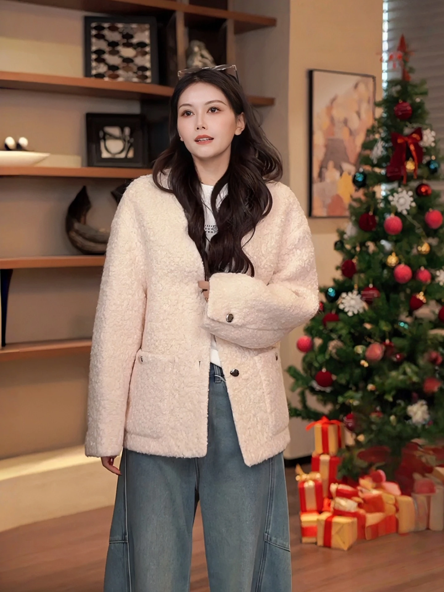 Zone Liu 2026 Роскошная утепленная белая куртка с розами, осенне-зимняя, в стиле «маленький аромат», на двух пуговицах, с V-образным вырезом, для женщин
Zone Liu 2026 Роскошная утепленная белая куртка с розами, осенне-зимняя, в стиле «маленький аромат», на двух пуговицах, с V-образным вырезом, для женщин