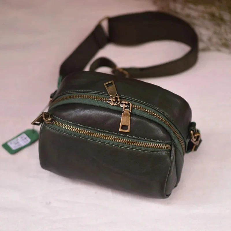 AETOO оригинальная повседневная темпераментная универсальная женская сумка из воловьей кожи ручной работы с заклепками, маленькая квадратная сумка в стиле ретро, литературное плечо
AETOO оригинальная повседневная темпераментная универсальная женская сумка из воловьей кожи ручной работы с заклепками, маленькая квадратная сумка в стиле ретро, литературное плечо