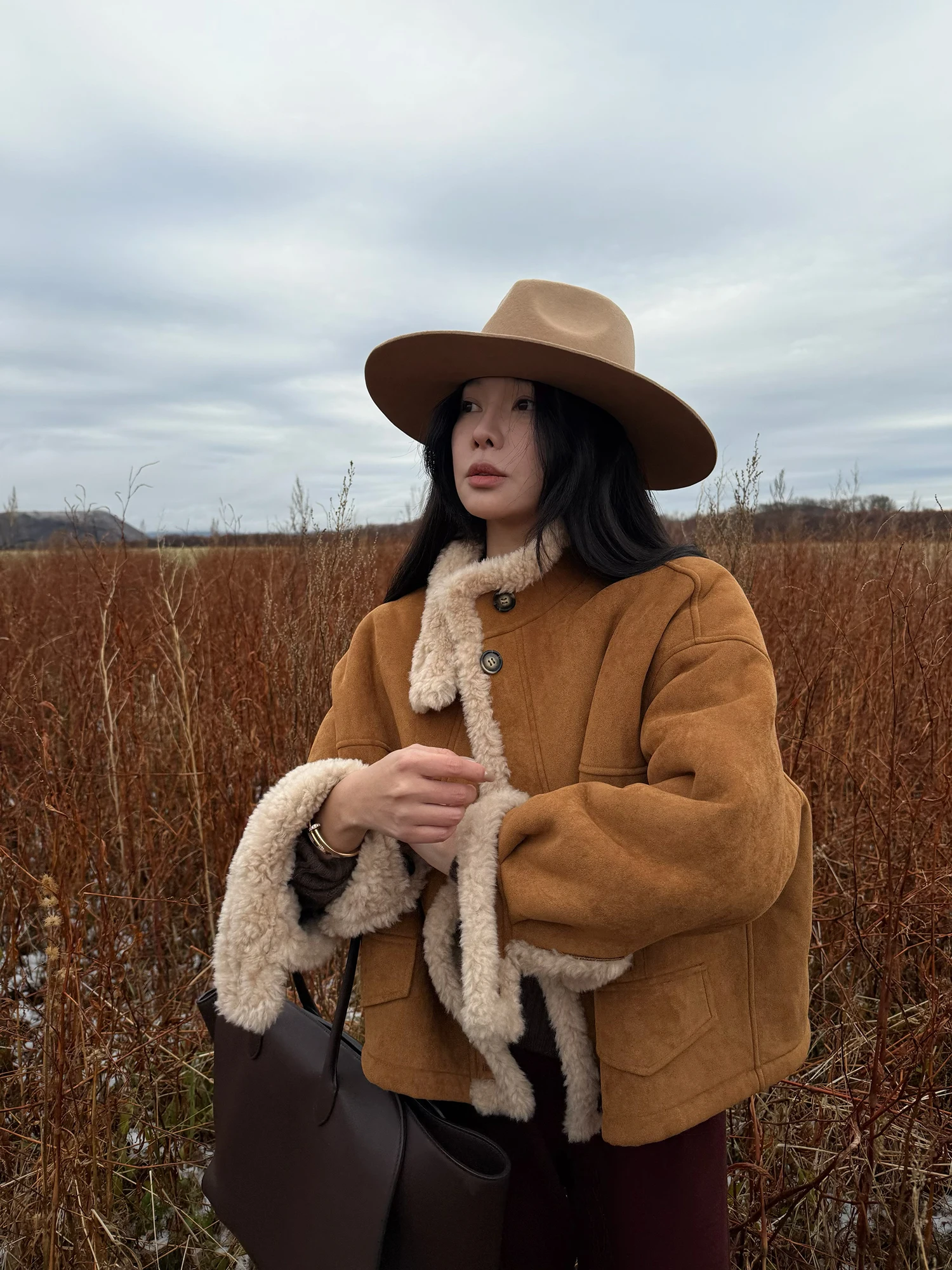 Двусторонняя куртка-жилет из 100% овечьей шерсти и кожи Iviar для осени и зимы, повседневное однотонное пальто
Двусторонняя куртка-жилет из 100% овечьей шерсти и кожи Iviar для осени и зимы, повседневное однотонное пальто