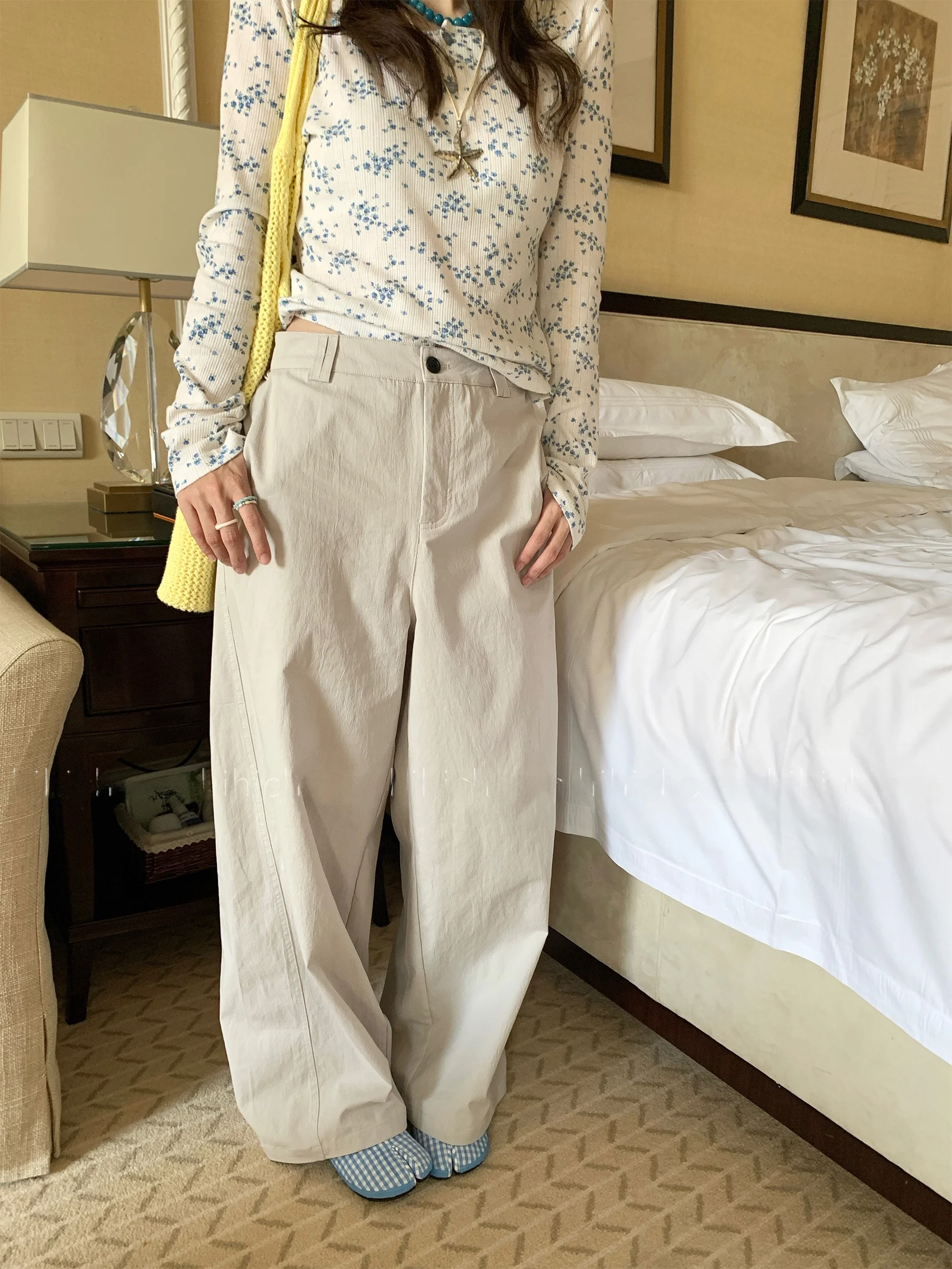 Casual Loose Wide Leg Straight Pants Women's Self-kept Newspaper Pants Korean Textural Long Trousers Ladies Fashion
Casual Loose Wide Leg Straight Pants Women's Self-kept Newspaper Pants Korean Textural Long Trousers Ladies Fashion