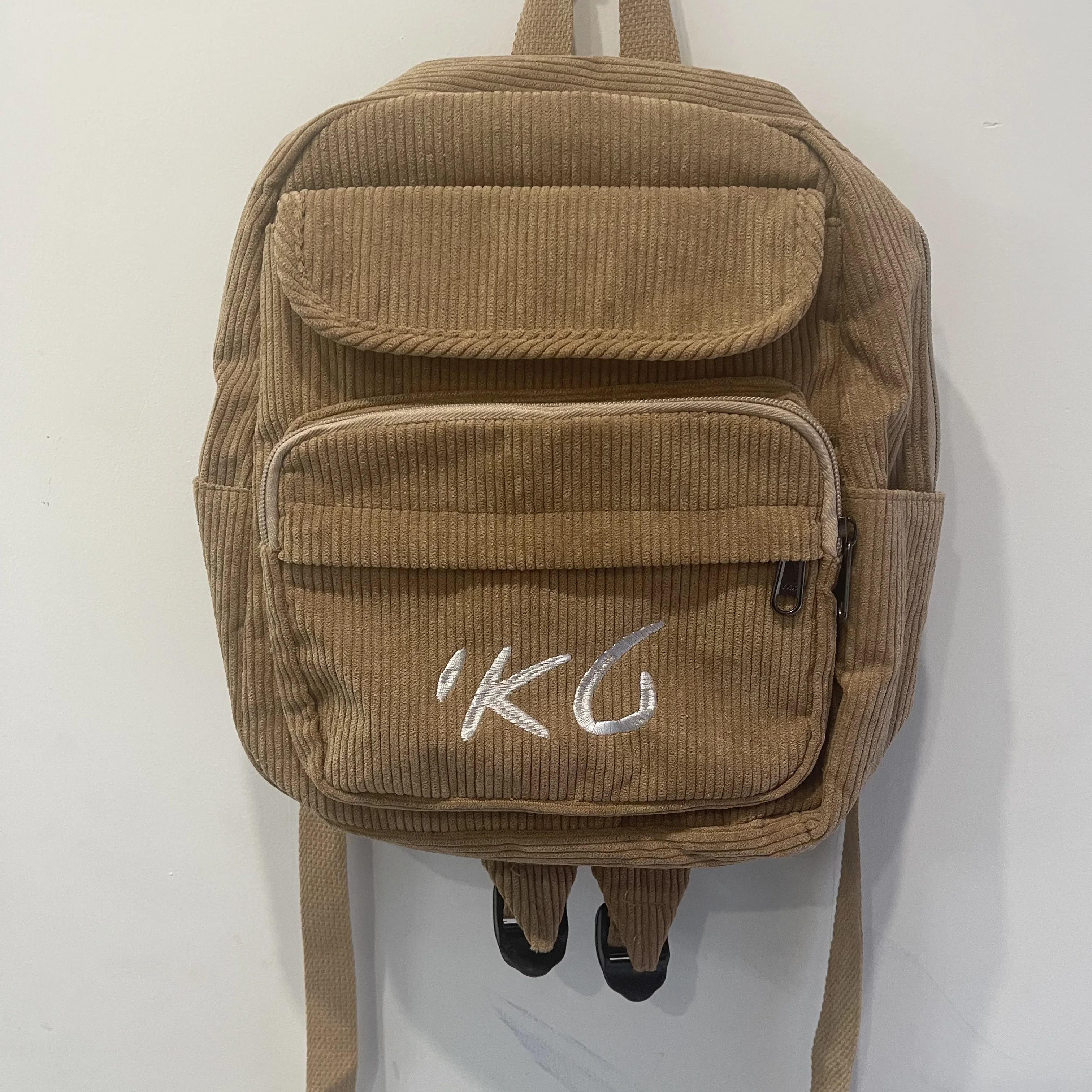 Customized Solid Color Corduroy Backpack Personalized Embroidered Name High School Schoolbag Boys Girls Outdoor Travel Bags
Customized Solid Color Corduroy Backpack Personalized Embroidered Name High School Schoolbag Boys Girls Outdoor Travel Bags