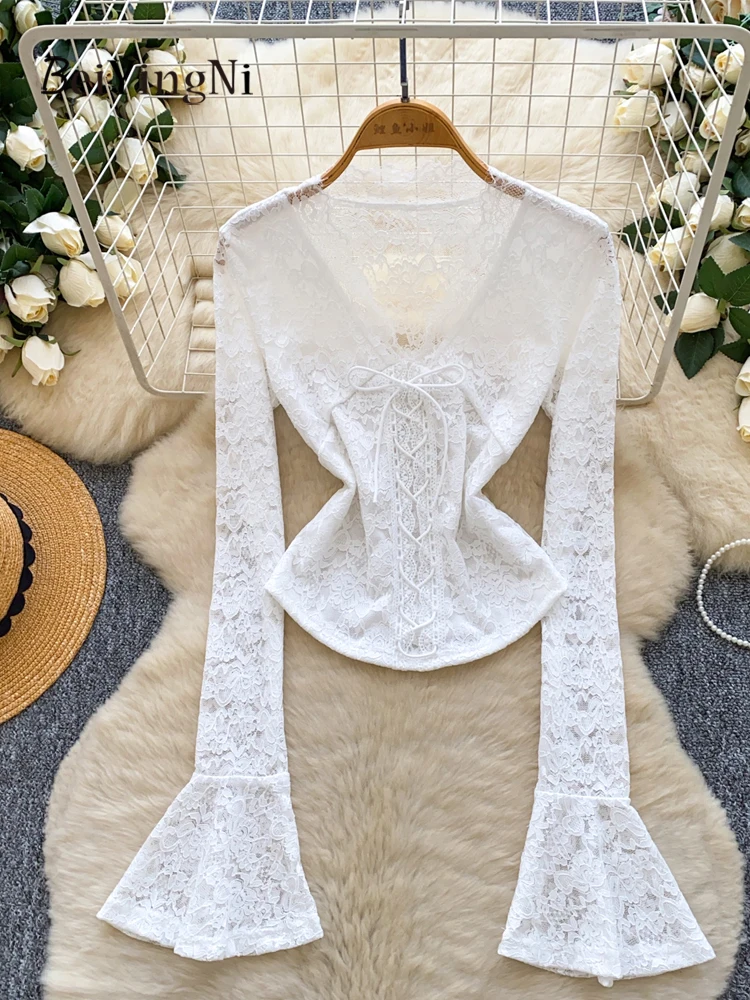 Beiyingni Sexy Y2K V-neck Flare Sleeve Tops Women Lace 2025 Fall Basic Black T-shirts Female Solid Color Elegant French Blusas
Beiyingni Sexy Y2K V-neck Flare Sleeve Tops Women Lace 2025 Fall Basic Black T-shirts Female Solid Color Elegant French Blusas