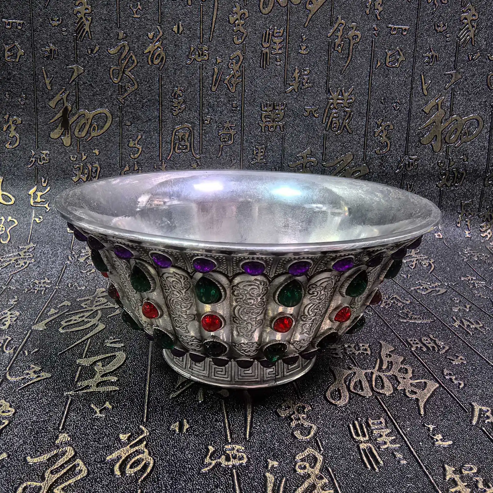 Exquisite Chinese collection inlay craftsmanship silver plated gemstones silver bowls home decoration crafts
Exquisite Chinese collection inlay craftsmanship silver plated gemstones silver bowls home decoration crafts