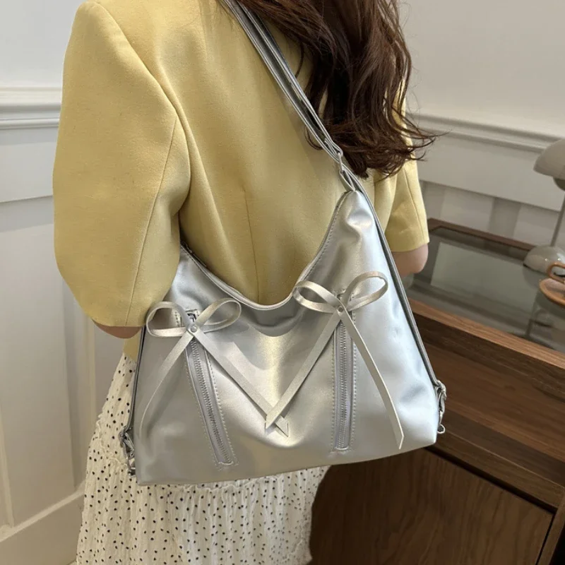 Silver Small Bow Pu Leather Shoulder Bags for Women 2025 Summer Trend Designer Fashion Handbags and Purses Trend Crossbody Bag
Silver Small Bow Pu Leather Shoulder Bags for Women 2025 Summer Trend Designer Fashion Handbags and Purses Trend Crossbody Bag