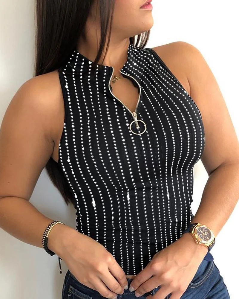 Round neck zipper collar sleeveless vest for women in summer, decorated with diamond stripes, elegant temperament, casual vest
Round neck zipper collar sleeveless vest for women in summer, decorated with diamond stripes, elegant temperament, casual vest