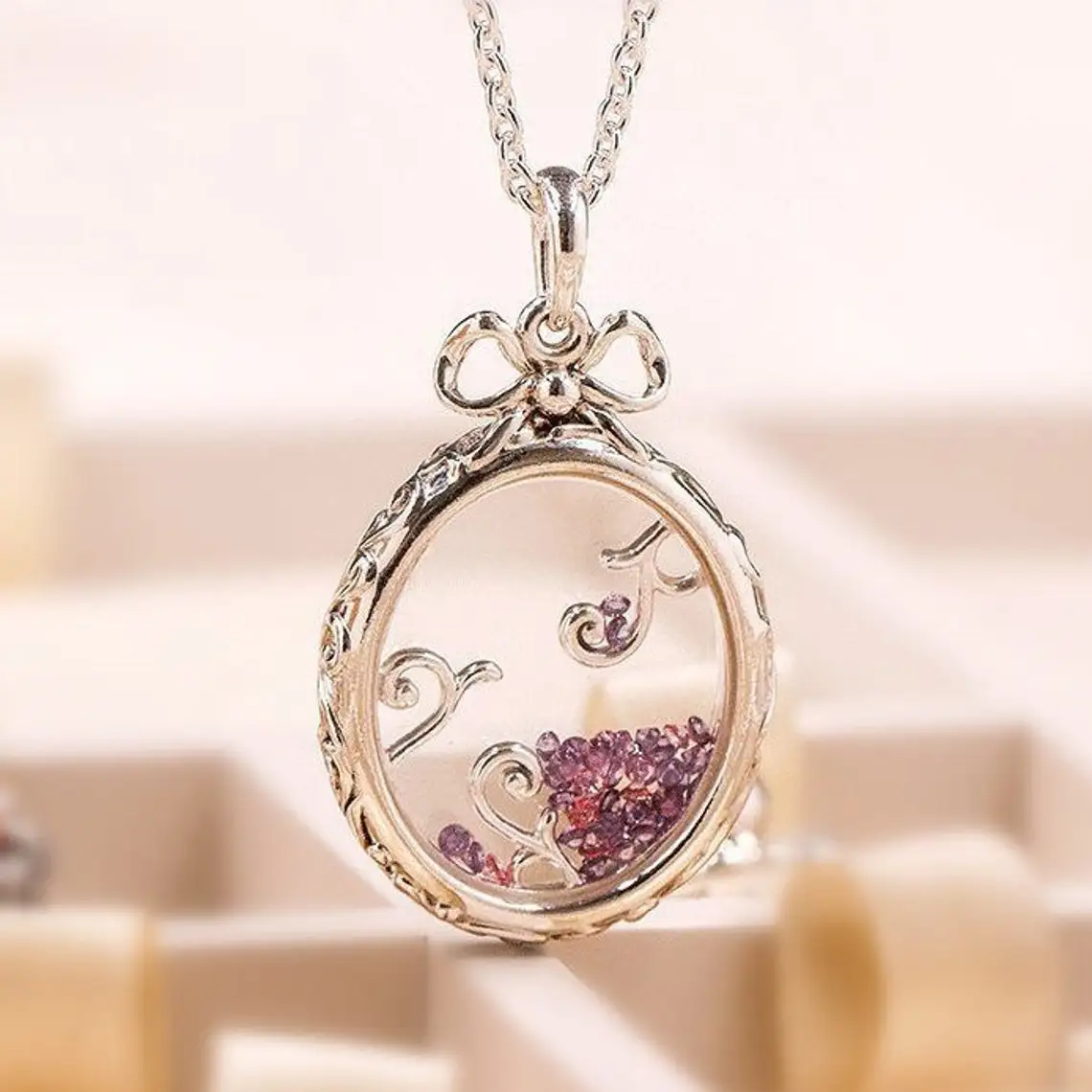 925 Sterling Silver Vintage Oval Locket Pendant with Crystals Necklace Fit Woman European Pandora Style Jewelry
925 Sterling Silver Vintage Oval Locket Pendant with Crystals Necklace Fit Woman European Pandora Style Jewelry