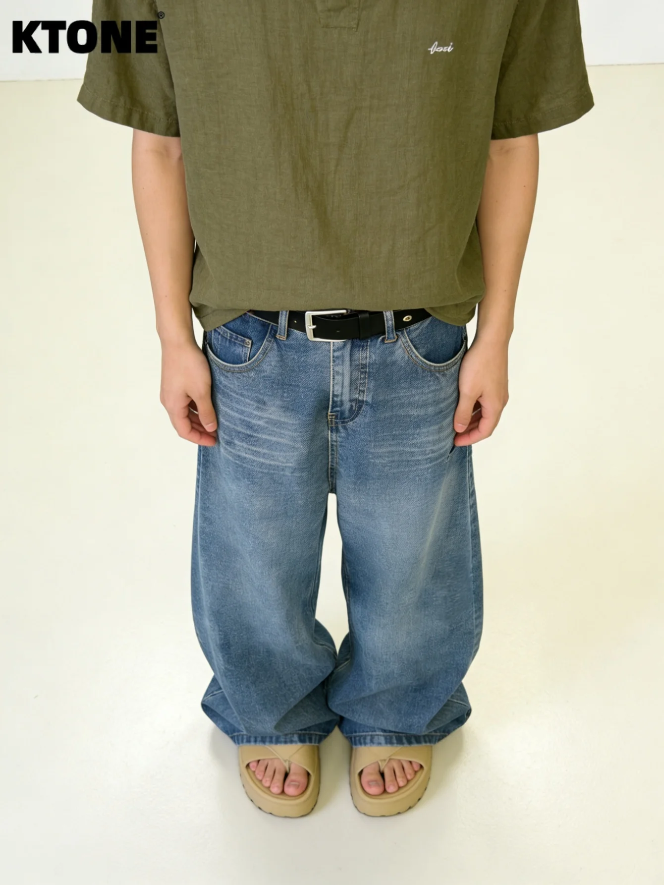 Light Retro Blue Baggy Jeans For Man For Dating Y2K Drip Style Casual Trousers No accessories or belts included
Light Retro Blue Baggy Jeans For Man For Dating Y2K Drip Style Casual Trousers No accessories or belts included