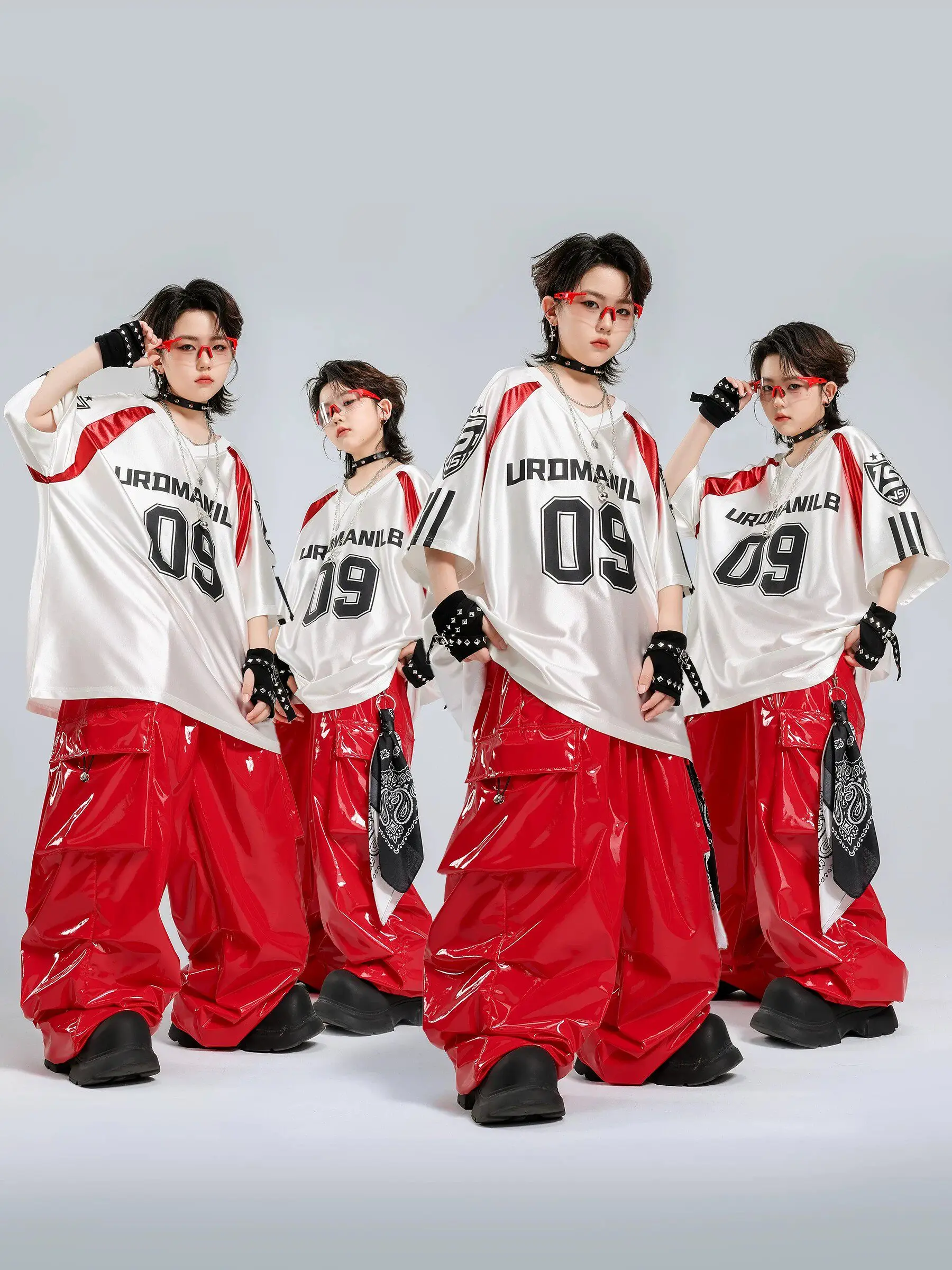 2026 Jazz Modern Dance Performance Costumes For Boys Loose Shirts Red Pants Kpop Outfits Girls Hip Hop Dance Clothing DQS22631
2026 Jazz Modern Dance Performance Costumes For Boys Loose Shirts Red Pants Kpop Outfits Girls Hip Hop Dance Clothing DQS22631