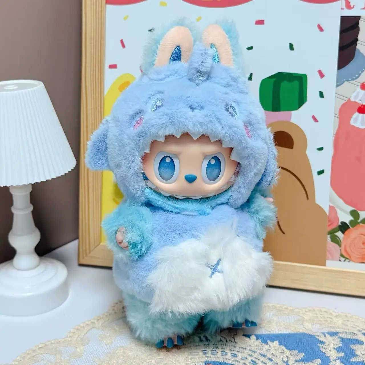 15cm/17cm Labubu Doll Clothes LABUBU Sitting Party Gen1 2 3 Light Blue Shark Set Accessories Fashion Accessories
15cm/17cm Labubu Doll Clothes LABUBU Sitting Party Gen1 2 3 Light Blue Shark Set Accessories Fashion Accessories