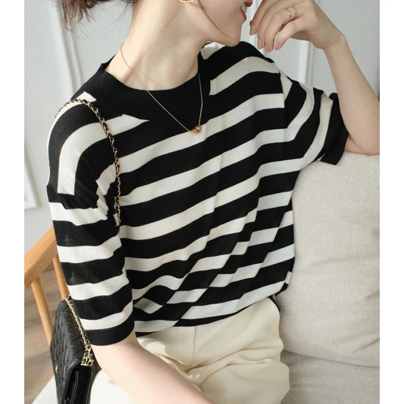 Женская трикотажная футболка из ледяного шелка с коротким рукавом, в полоску, модная, с защитой от солнца, круглым вырезом, свободного кроя
Женская трикотажная футболка из ледяного шелка с коротким рукавом, в полоску, модная, с защитой от солнца, круглым вырезом, свободного кроя