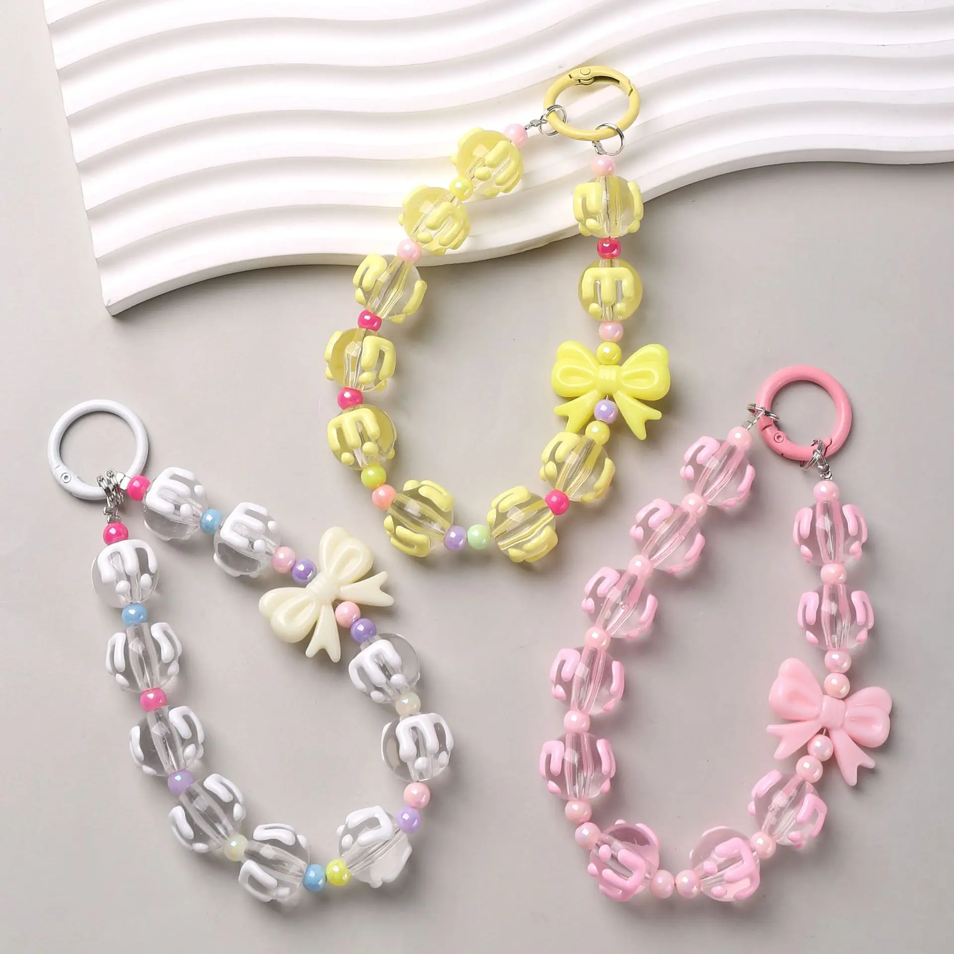 Transparent acrylic hand-painted beaded letter bow-shaped mobile chain bag pendant keychain hanging piece
Transparent acrylic hand-painted beaded letter bow-shaped mobile chain bag pendant keychain hanging piece
