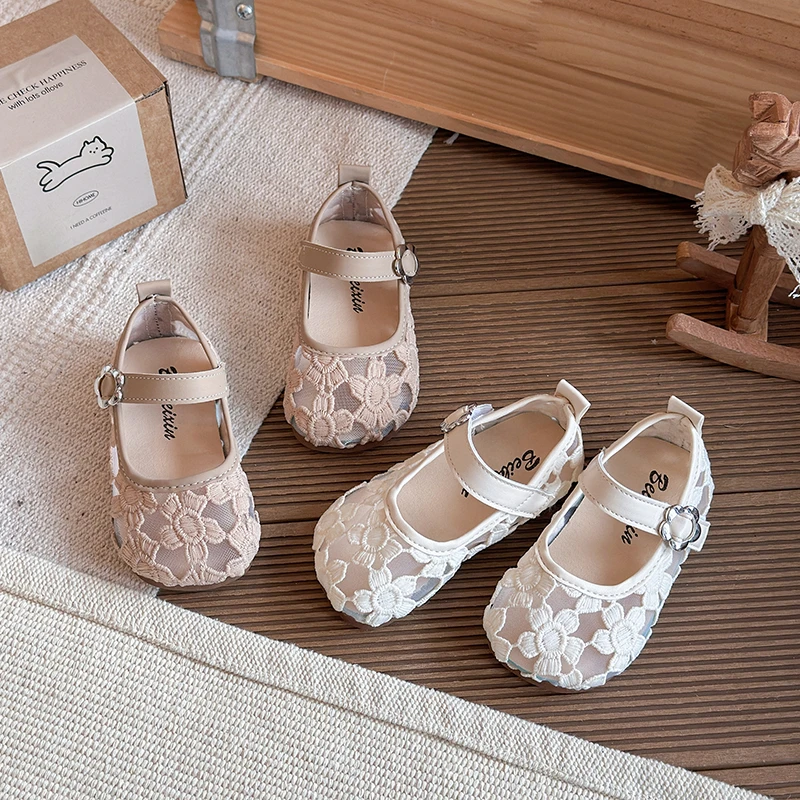 2026 Summer Children's Flat Shoes Breathable Soft soled Girls' Princess Shoes Sweet Lace Flower Children's Casual Baotou Sandals
2026 Summer Children's Flat Shoes Breathable Soft soled Girls' Princess Shoes Sweet Lace Flower Children's Casual Baotou Sandals