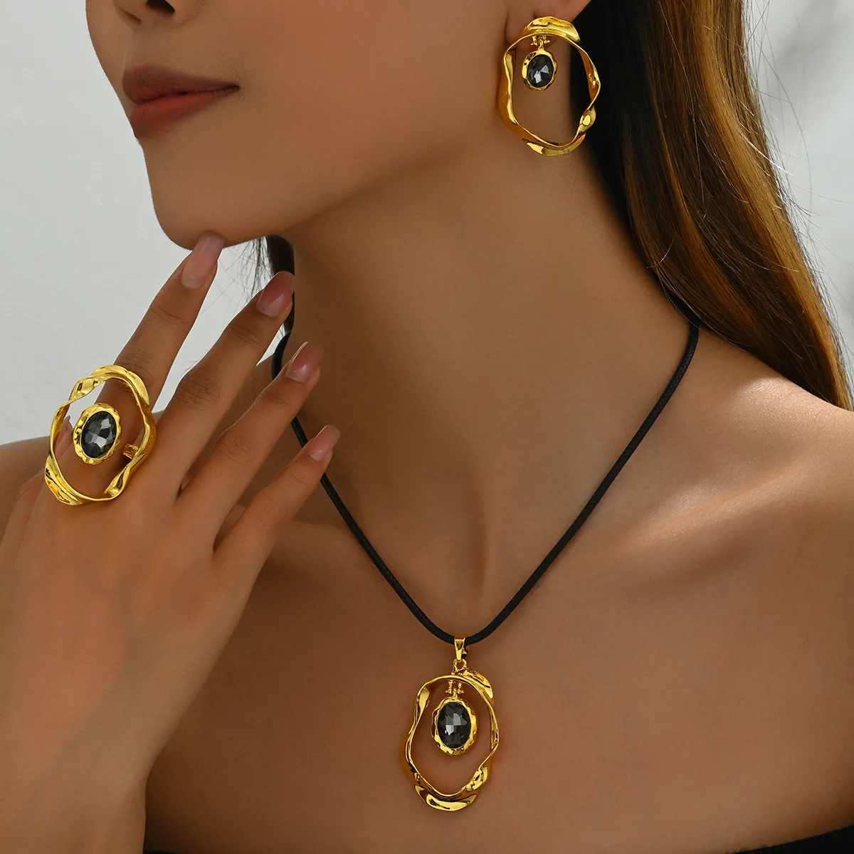 Light Luxury Women's Geometric Necklace Earrings Crystal Diamond Ring Set Dinner Wedding Accessories
Light Luxury Women's Geometric Necklace Earrings Crystal Diamond Ring Set Dinner Wedding Accessories