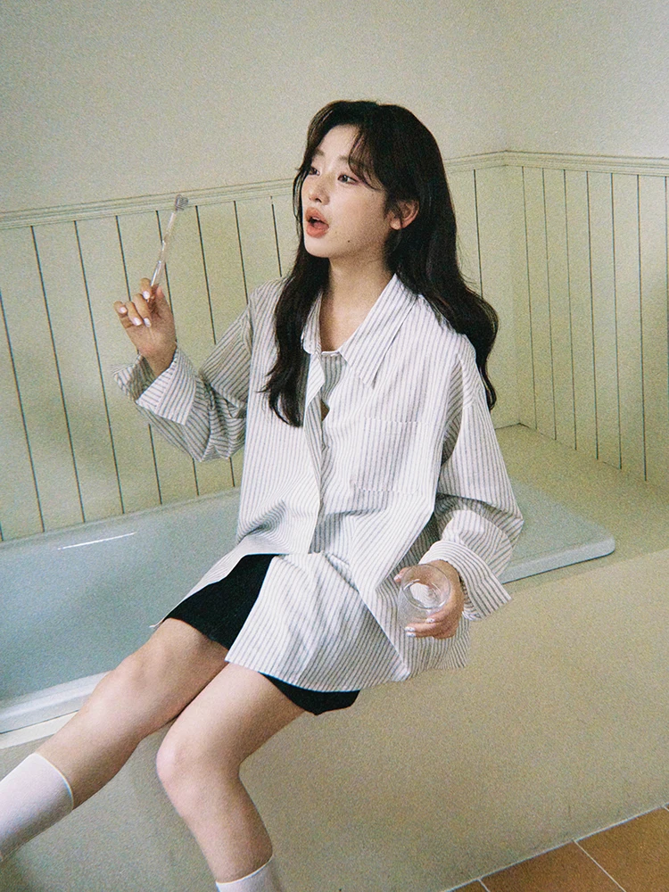 Loose Striped Women's irt Long Sve Korean Sle Lazy Top Faionable Casual Loose Fit irt for Autumn 2026 New Arrival
Loose Striped Women's irt Long Sve Korean Sle Lazy Top Faionable Casual Loose Fit irt for Autumn 2026 New Arrival