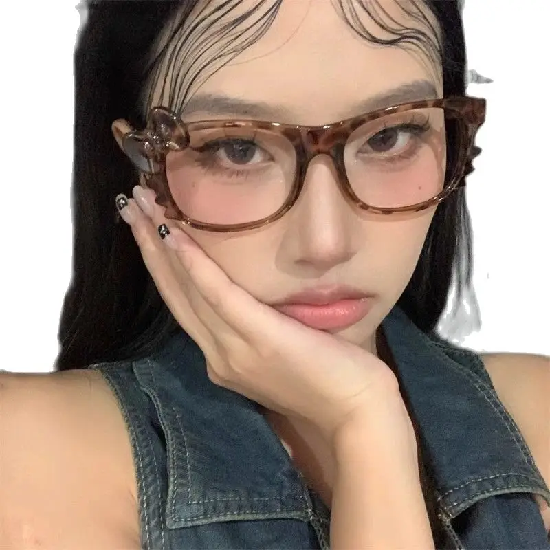 Кошачьи уши с леопардовым бантом, оправа для очков без линз, косплей, винтажные костюмы с котенком на Хэллоуин, реквизит, декоративные оправы Y2K «сделай сам»
Кошачьи уши с леопардовым бантом, оправа для очков без линз, косплей, винтажные костюмы с котенком на Хэллоуин, реквизит, декоративные оправы Y2K «сделай сам»