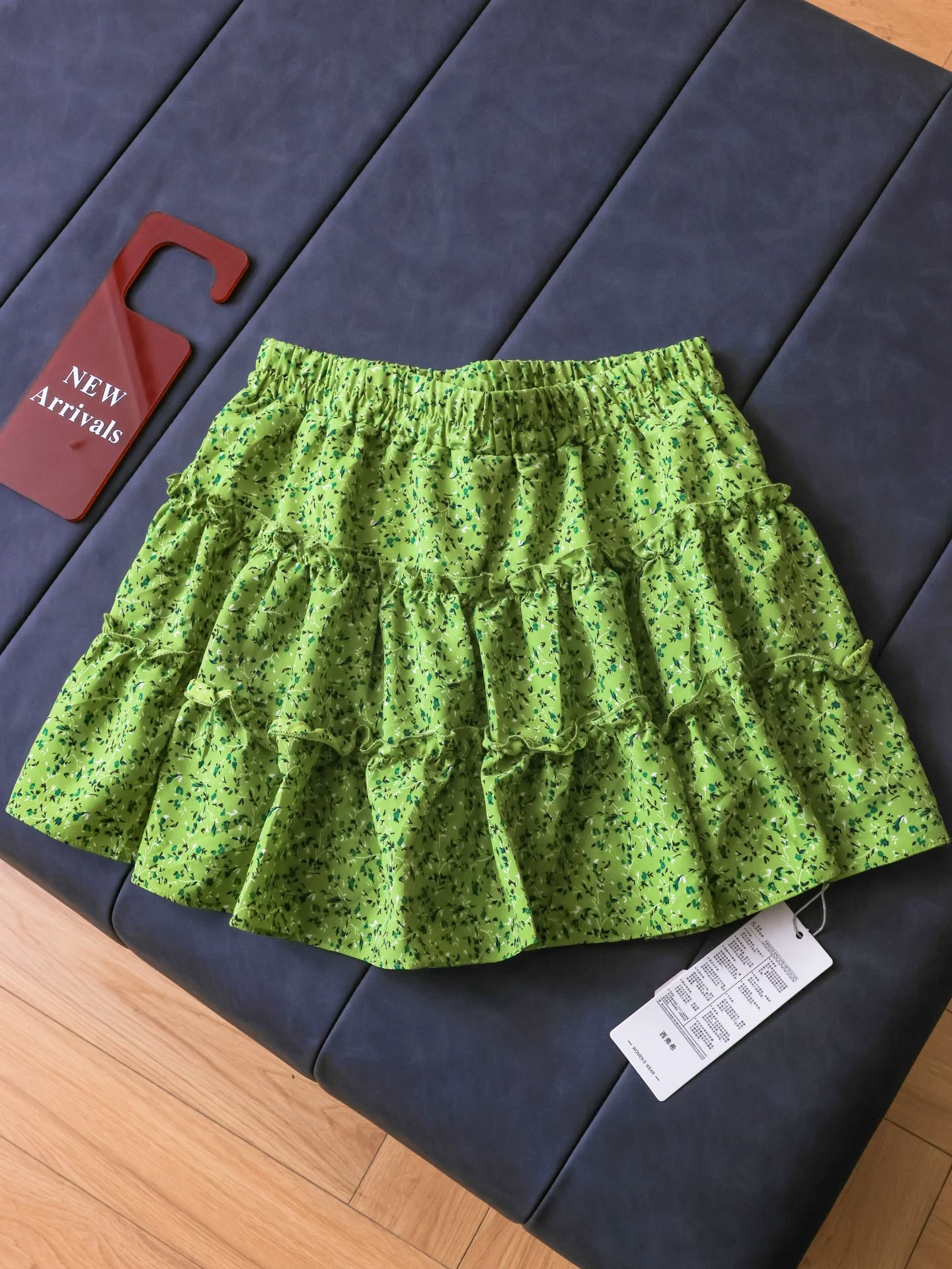 Green Floral Print Elastic High Waist Slim A-Line Skirt Short Half-length Polyester Cake Style Women's Fashion Spring Summer
Green Floral Print Elastic High Waist Slim A-Line Skirt Short Half-length Polyester Cake Style Women's Fashion Spring Summer