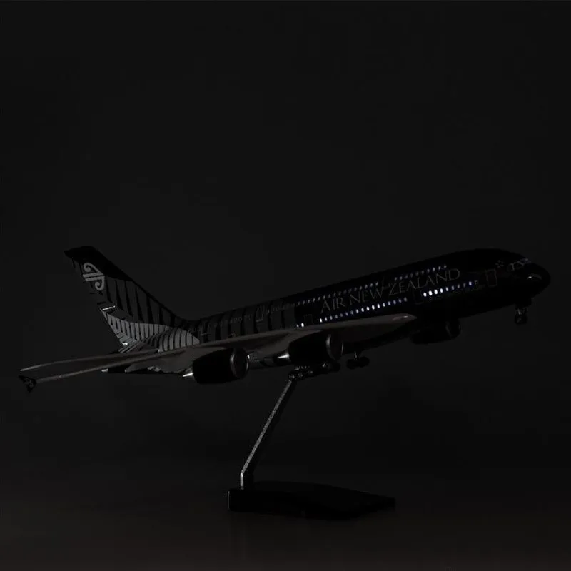 Модель самолета Air New Zealand A380 (статическая) со светодиодной подсветкой и имитацией колес, настольное украшение для авиационных коллекционеров
Модель самолета Air New Zealand A380 (статическая) со светодиодной подсветкой и имитацией колес, настольное украшение для авиационных коллекционеров