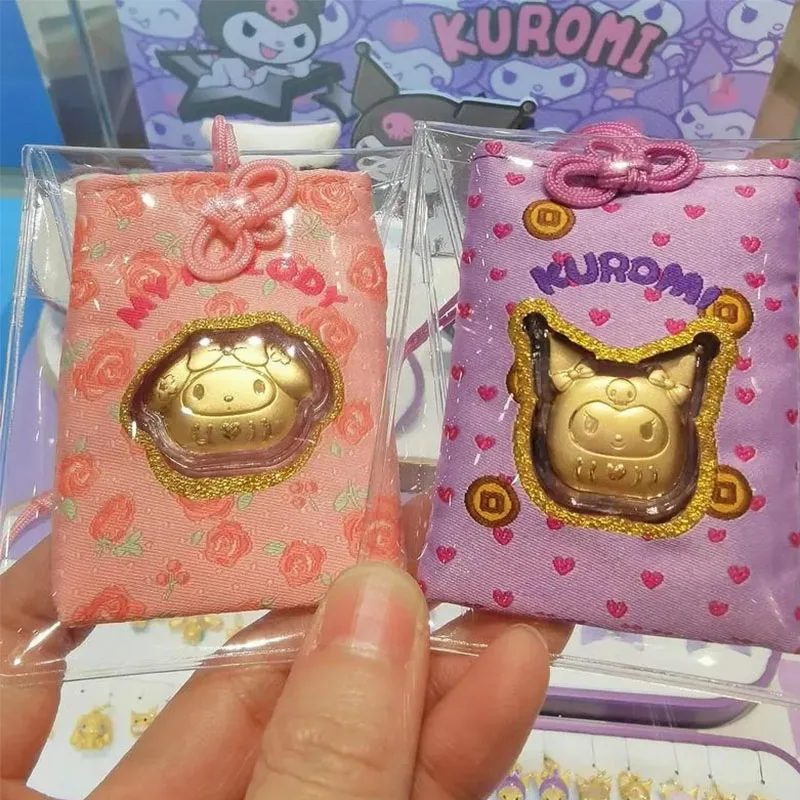 Sanrio Kawaii Guarding золотой кулон Hello Kitty Kuromi Cinnamoroll аниме мультфильм милая цепочка для телефона автомобильный кулон подарки для девочек игрушки
Sanrio Kawaii Guarding золотой кулон Hello Kitty Kuromi Cinnamoroll аниме мультфильм милая цепочка для телефона автомобильный кулон подарки для девочек игрушки 